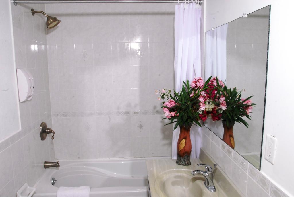 Guest House Villa Mishkan Runaway Bay Exterior foto